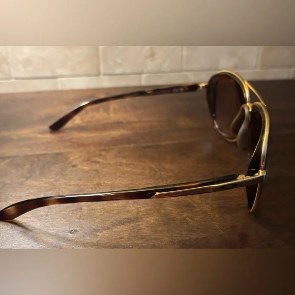 Women’s Oakley
004129 Split Time Stylish Brown and Gold Sunglasses - Picture 2 of 6